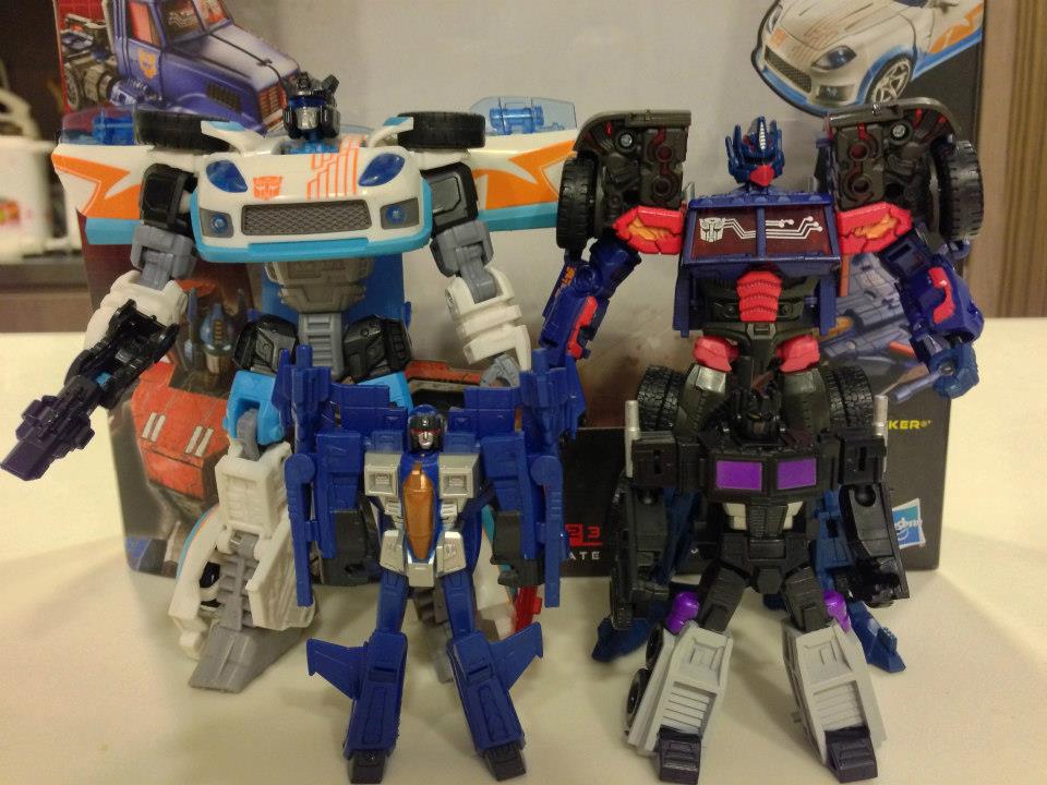 Transformers Generations Ultimate Giftset In-Hand Images